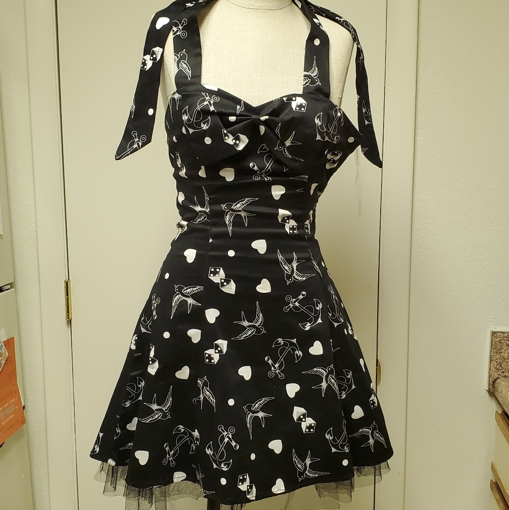 ON HOLD TILL 28TH Hearts and Rose's pinup dress